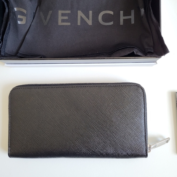 Givenchy Iconic "Givenchy Paris" Logo Print Zip Black Wallet NWT - Picture 12 of 16